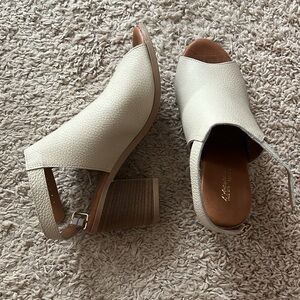 NWT // L’ Artigiano Lucchese Made in Italy tan leather sandals